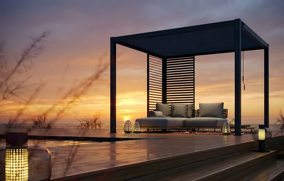 Pergola bioclimatica scura con salotto outdoor su una terrazza in riva al lago al tramonto